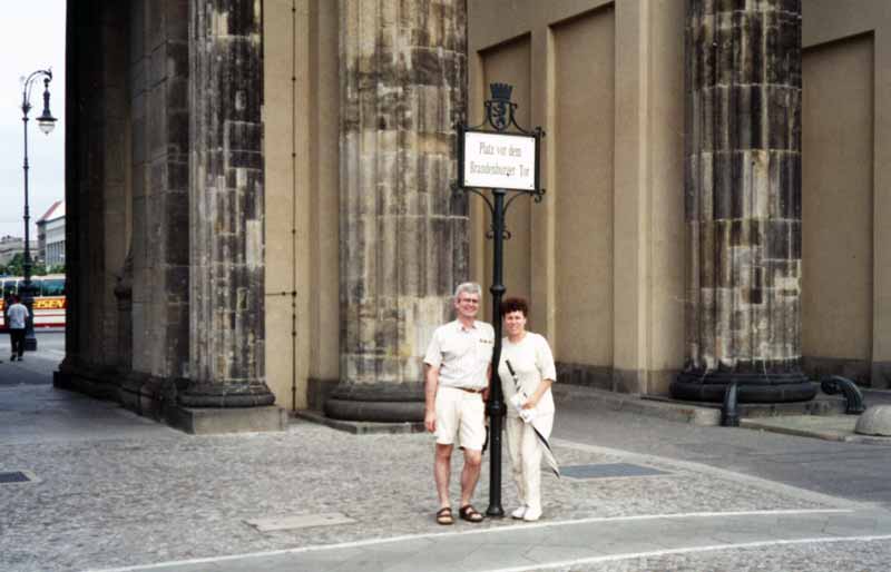 Monique et Jean-Paul àla Porte de Brandebourg