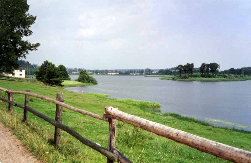 Kartuzy-pique-nique-en-bord-de-lac