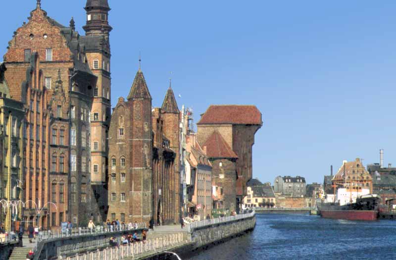 Gdansk :
                        quai de la Motlava et grue
