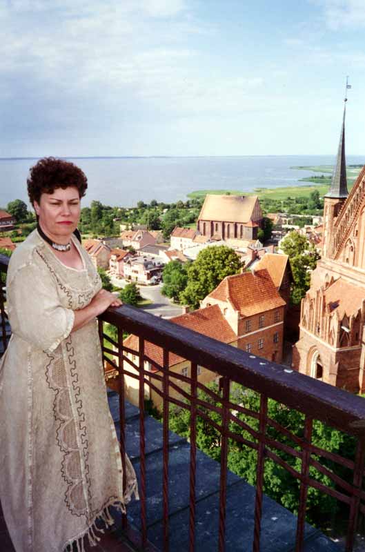 Frombok : Monique sur la tour Copernik