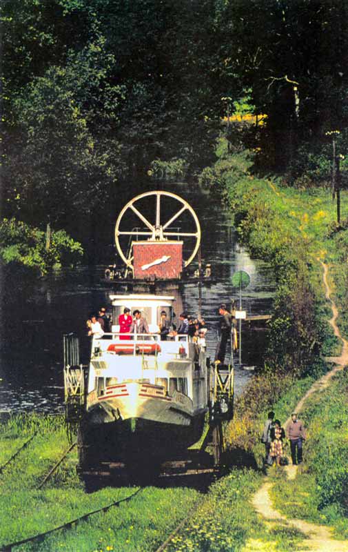 Canal d'Elblag, cale de Jellenie : transfert de
                  bateau
