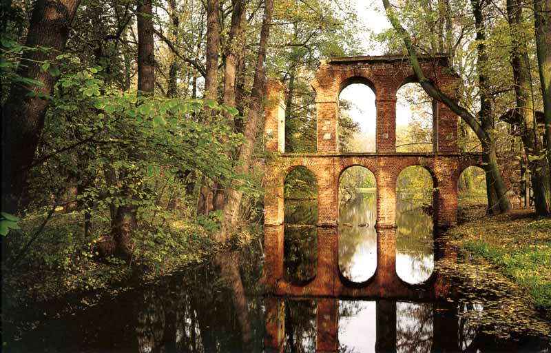 Arkadia :
                  l'aqueduc romain