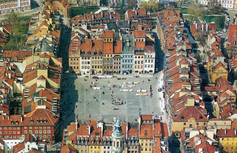 Warszawa : la Rynek Starego Miasta (Place de la
                Vieille Ville)