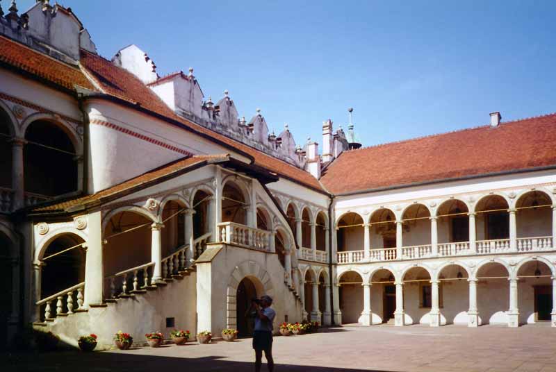 Grande cour Renaissance du château de Baranow