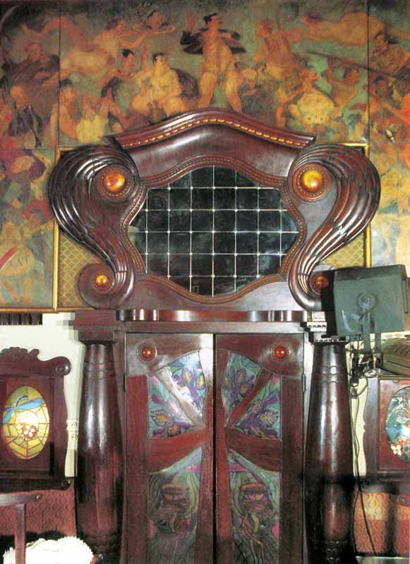 Café Jarna Michalka : la porte Frycz