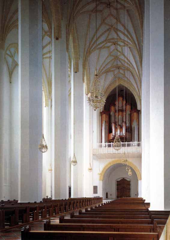Nef
                et orgue de la Frauenkirche de München