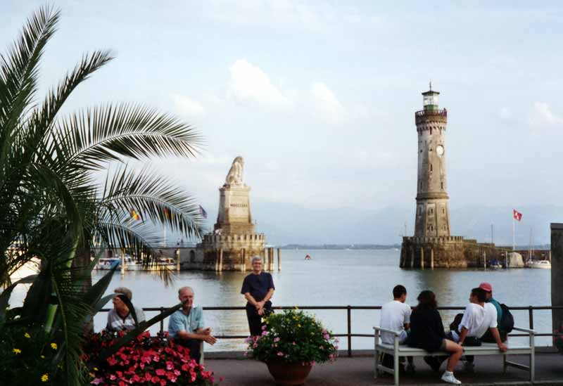 Le lion et le phare à l'entrée du port de Lindau