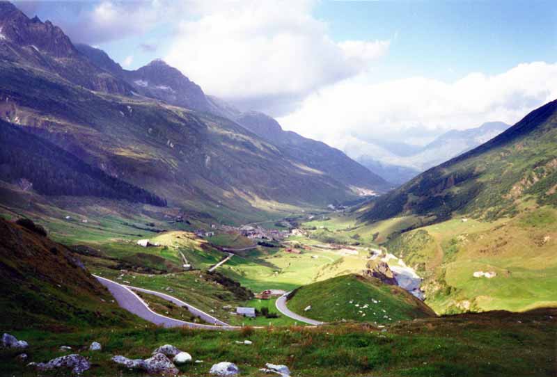 En montant l'Oberalpass : la Vallée du Tavetschal
          derrière nous