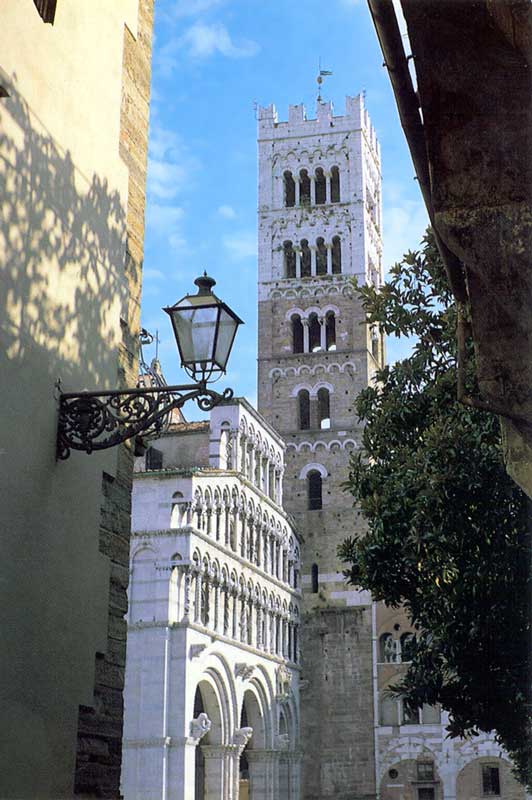 Lucca :
                    cathédrale San Martino