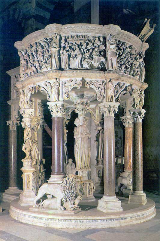 Pisa : chaire de Giovani Pisano dans la
                    Cathédrale