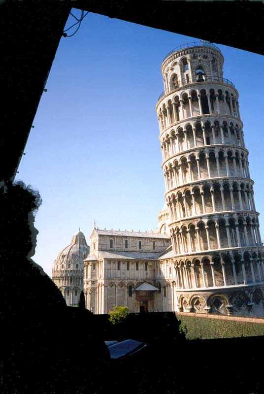 Pisa : le Baptistère, la Cathédrale et la Tour
                depuis le Musée dall Opera del Duomo