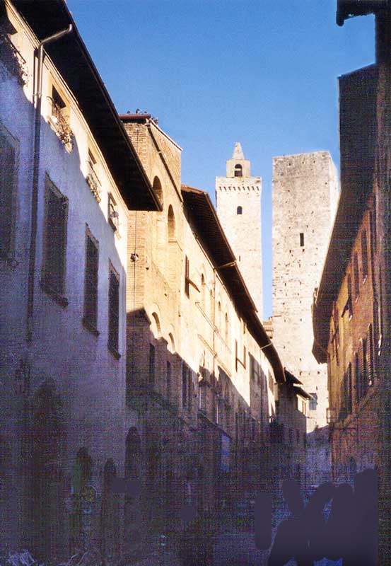 D'ombre et de lumière, la grande rue de San
                Geminiano