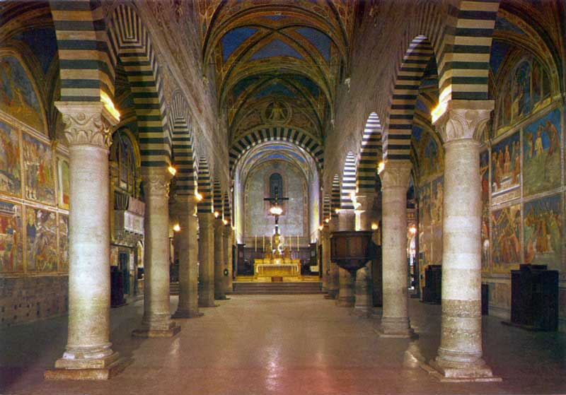 Nef
                de la Collégiale du XIIème