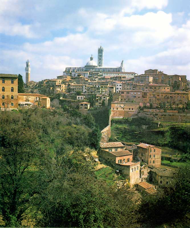 Arrivée à
                Sienna avec le Campanile, la Tour de Mangia et la
                cathédrale