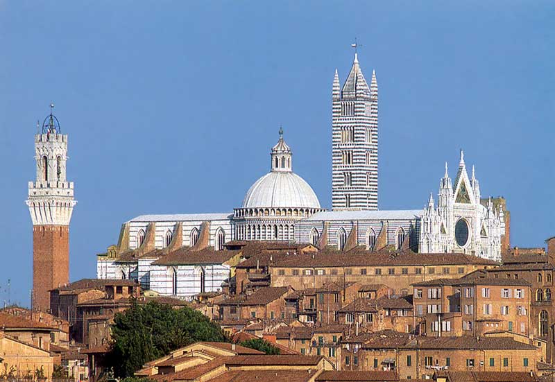 Campanile du
      Palazzo Publico, Tour de Mangia (XIIIème) et cathédrale de Sienna