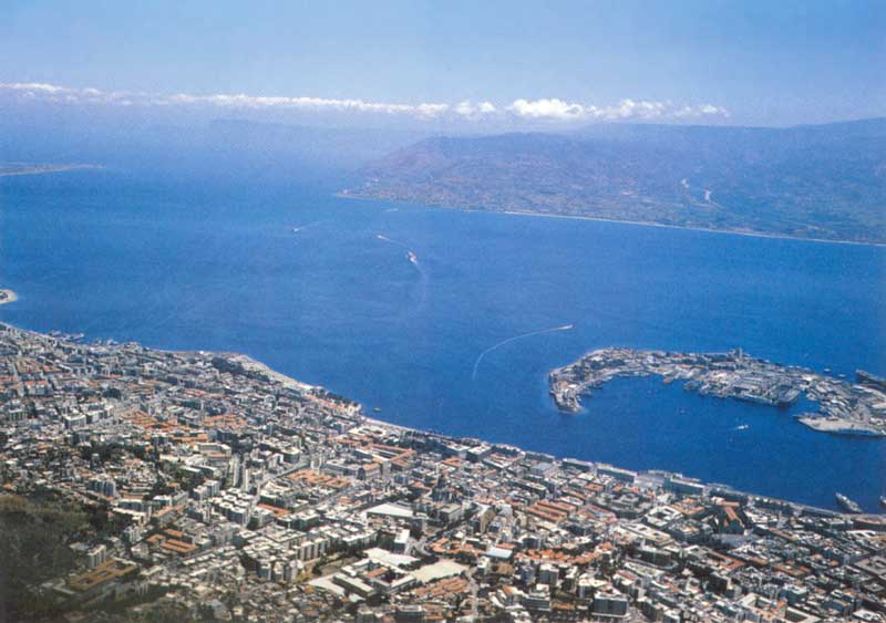 Le Détroit
          et la ville de Messine