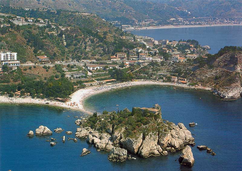Plage près
          de Taormina