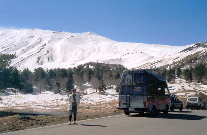 L'Aigle en
                    route sur l'Etna, à l'entrée de la station de Piano
                    Provenzana (1800 M)
