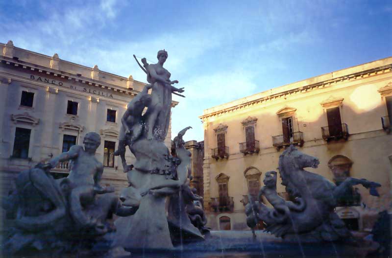La fontaine de Diane, dans le centre de la
                      Cita Vecchia