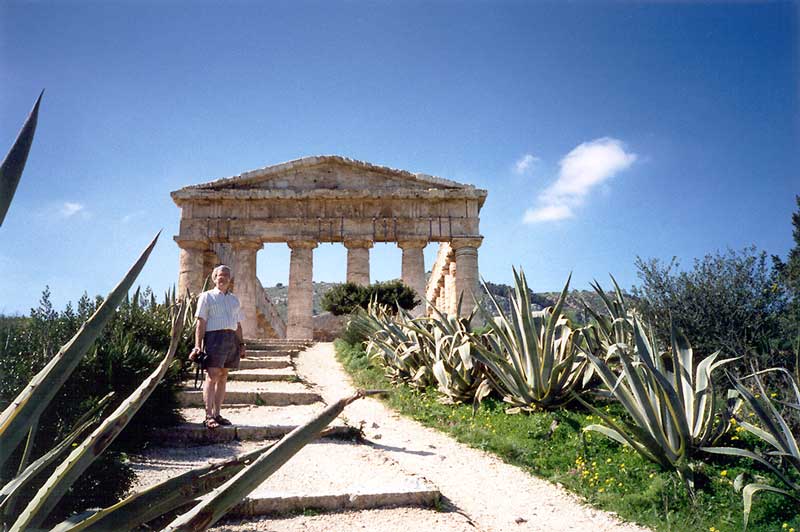 Segeste: Jean-Paul sur le chemin montant au temple
