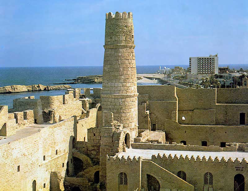 Depuis le ribat
      de Monastir : le nador et la côte
