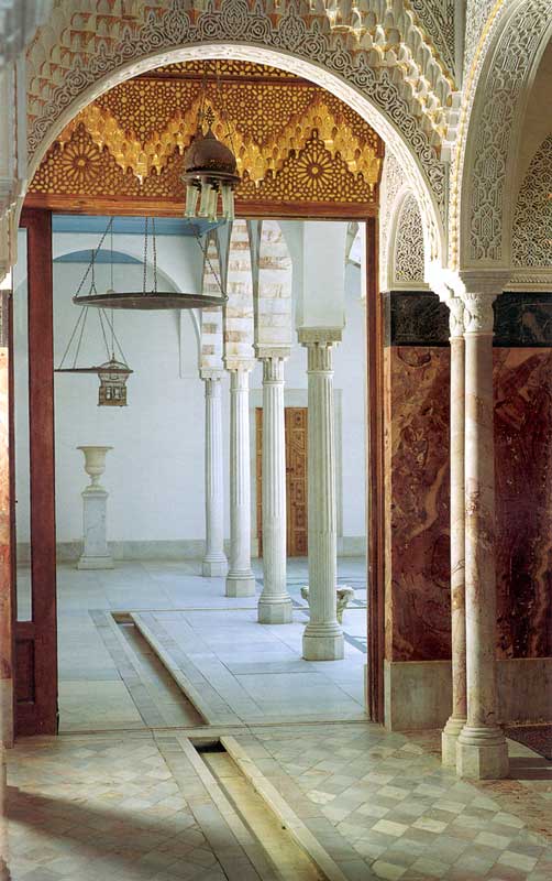 Porte d'accès au patio péristyle