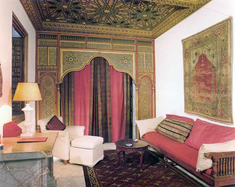Lit en bois ajouré et peint de la Petite Chambre Dorée