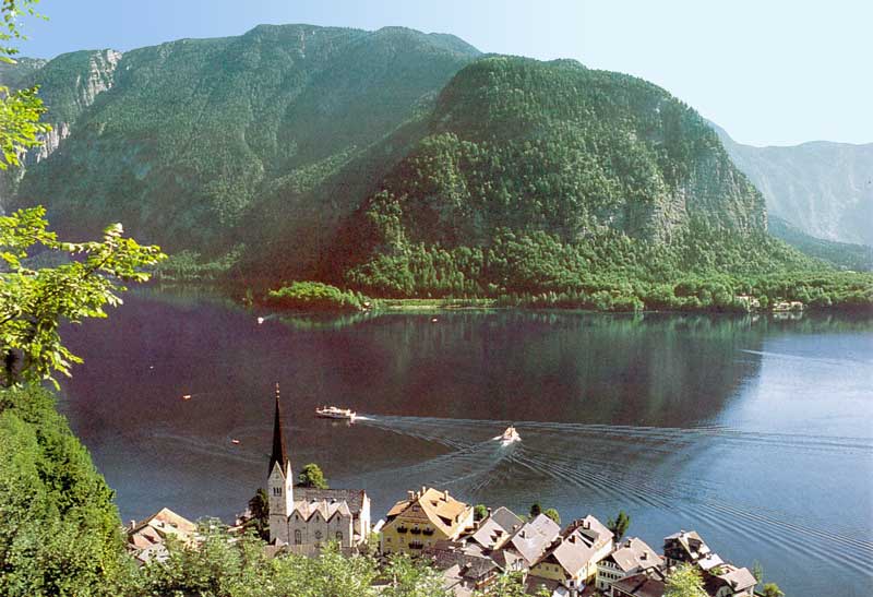 Halstatt depuis un belvédère du stationnement