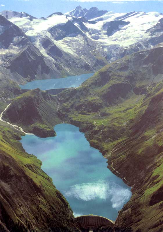 Les eaux
                bleu-vert du Lac Margaritze