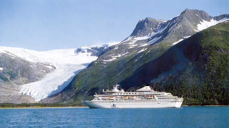 Glacier de l’Engebreen depuis le Holandsfjord