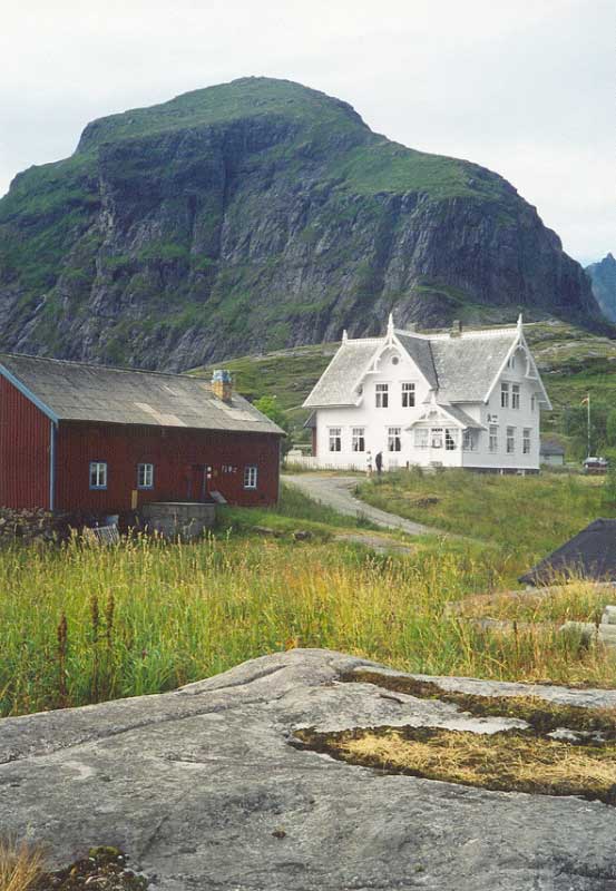 Maison blanche de capitaine à Å