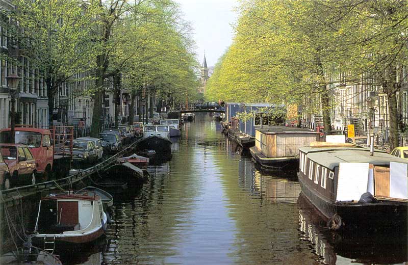 Péniches logement sur les canaux d'Amsterdam