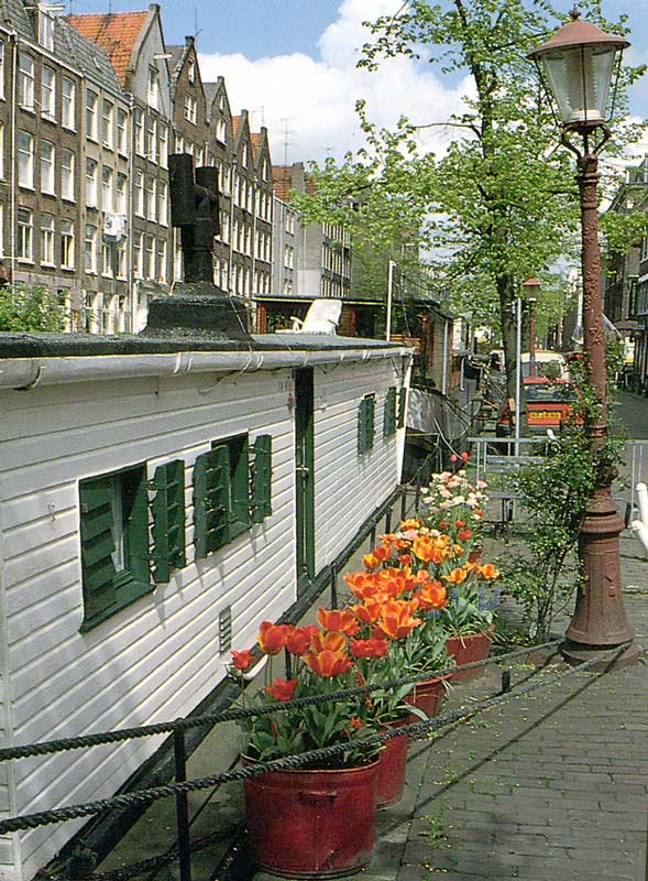 Une péniche
              logement à Amsterdam