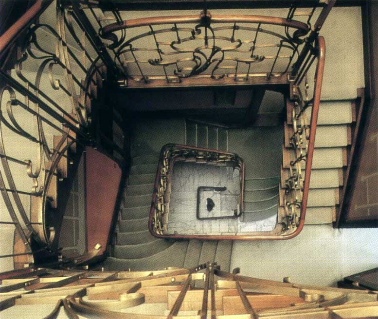 Cage d'escalier central