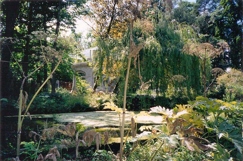 Nancy : bassin dans le jardin-de la Villa Corbin