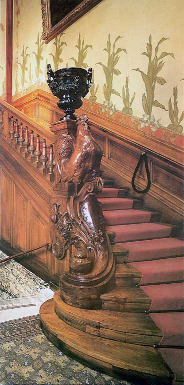 Lyon-Monplaisir-Maison-Lumiere-grand-escalier.