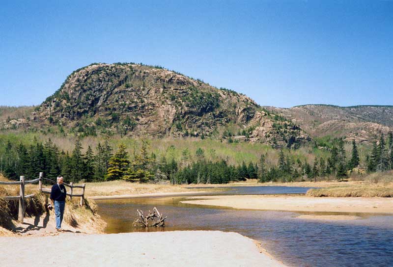 Sand-Beach-+-Jean-PaulJean-Paul au bord du rio
                    débouchant à Sand Beach