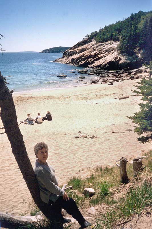 Monique devant Sand Beach