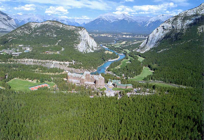 Banff Spring
          Hotel au bord de la Bow River