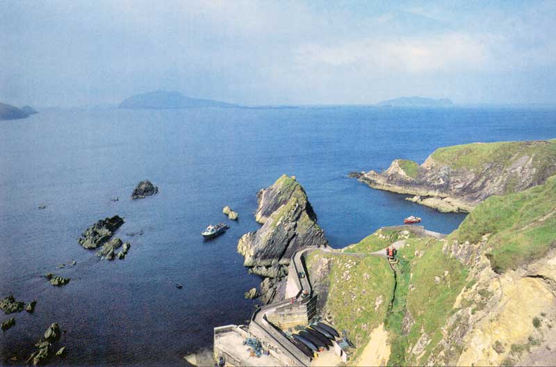 Slea-Head : Dunquin Port and Blasket Islands
