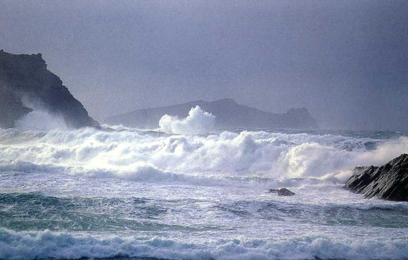 Vagues sur Clogher Strand par grosse mer