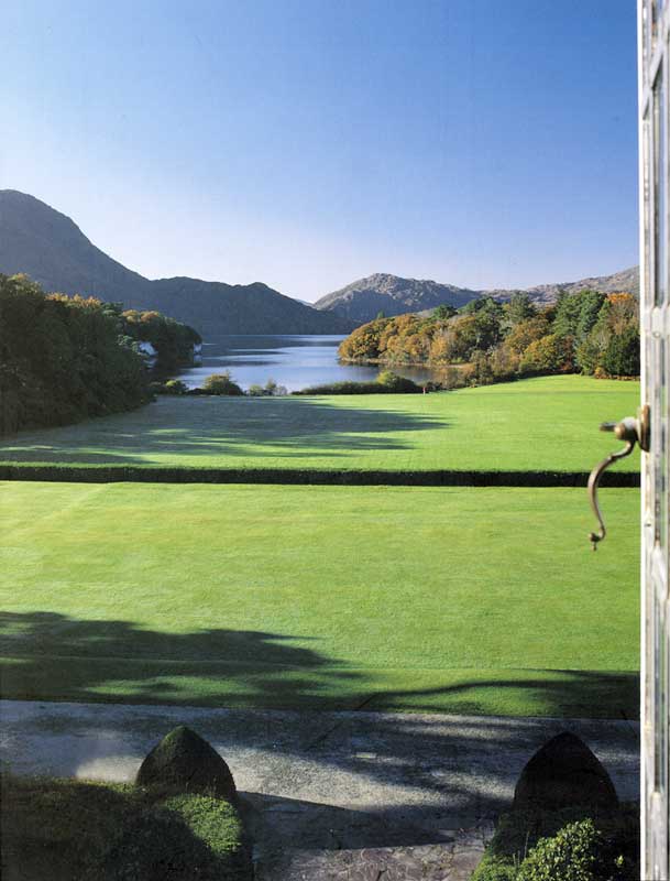 Muckross-House-vue-sur-le-lac-depuis-bibliotheque