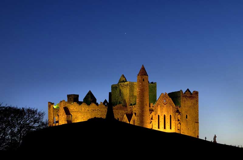 Rock of Cashel iluminé