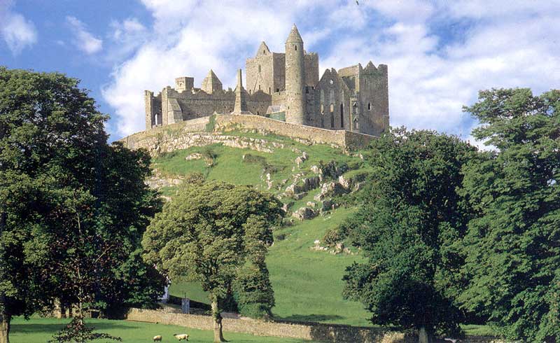 Le
              Rock of Cashel au matin