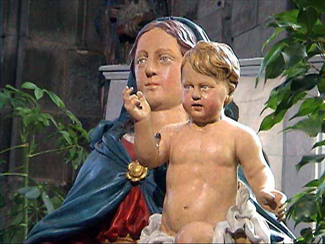 Le
          Folgoet : Notre-Dame en bois polychrome
