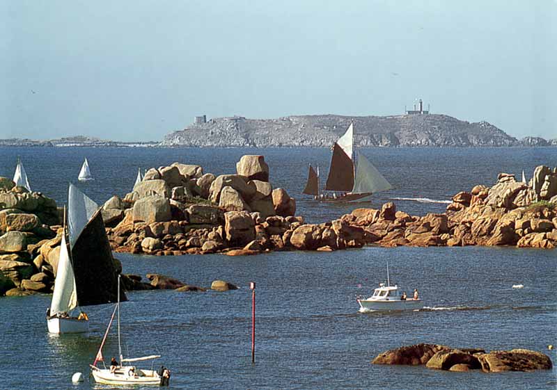 Ploumanach-rochers-+-Ile-aux-moines