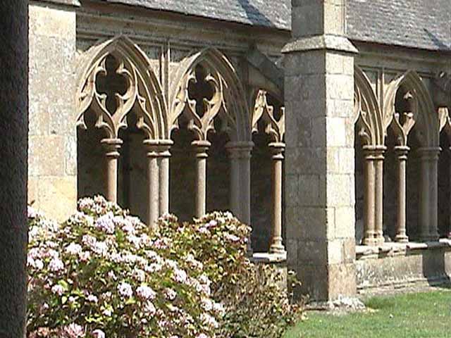 Cloitre de
                la cathédrale de Tréguier