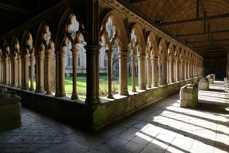 Treguier-angle-du-cloitre-de-la-cathedrale