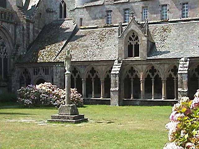 Treguier-cloitre-de-la-cathedrale