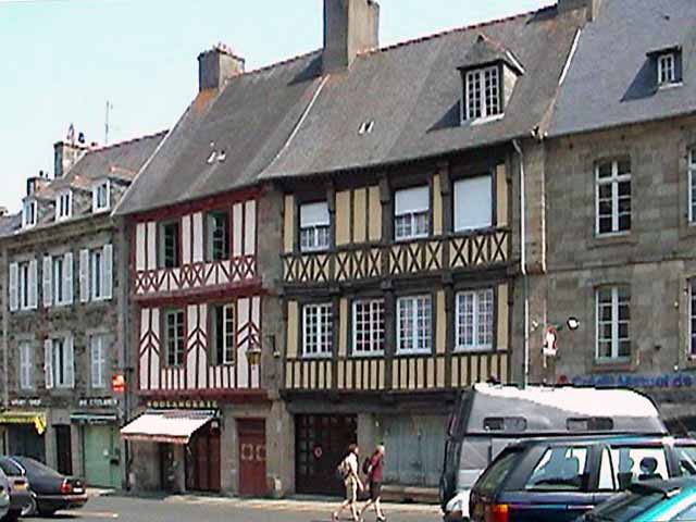 Treguier-vieilles-maison-sur-la-place